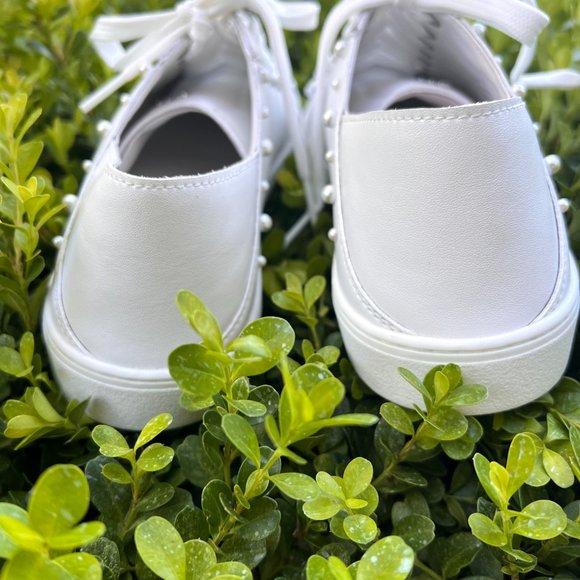 STUART WEITZMAN - NWOT Women's Faux-Pearl Studded Leather Sneakers - Size 11 - Picture 9 of 12